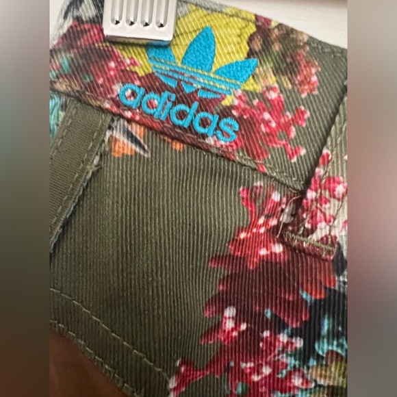 IVY PARK X ADIDAS IVYTOPIA Olive Green Skirt with Floral Print & Mesh
Lining - Picture 6 of 13